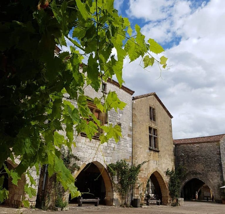 Bastide carrée, à Monpazier en Dordogne
