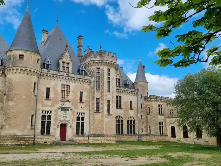 château et tour de Montaigne, près de lespritdu24